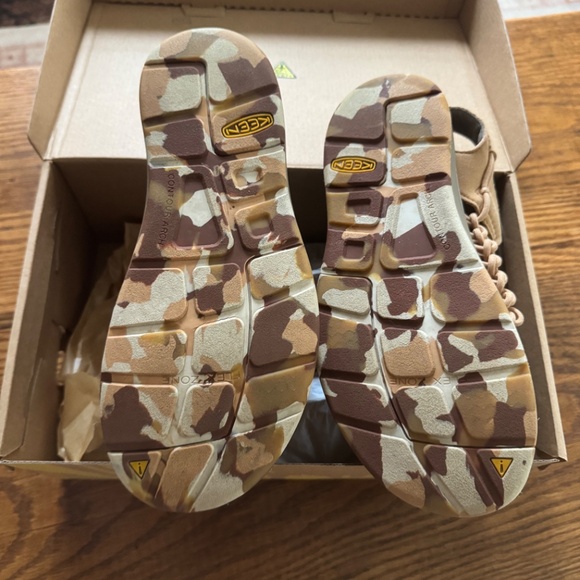 Keen "Uneek" Sandal Size 8.5/39 - Picture 2 of 7